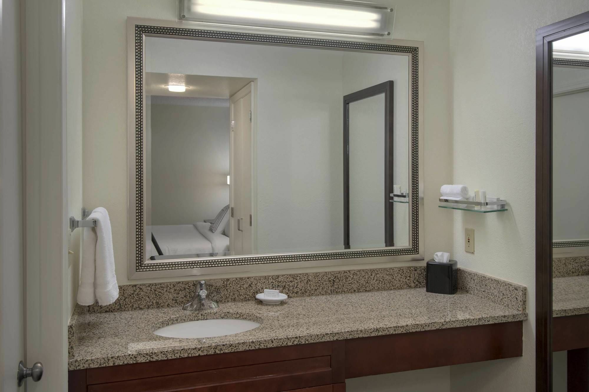 Philadelphia Valley Forge 3*